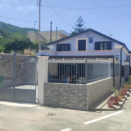 La Piccola Bed & Breakfast 3*