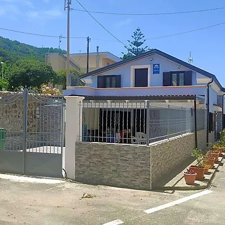 La Piccola Bed & Breakfast 3*